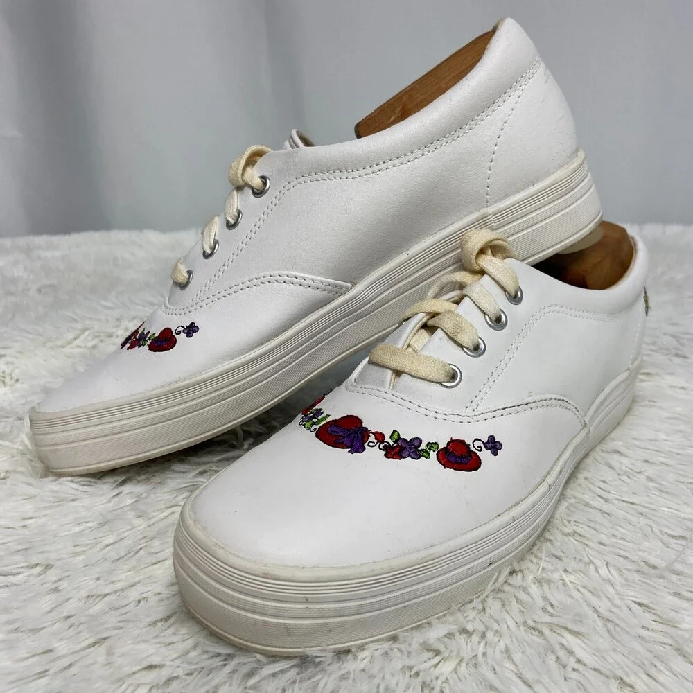 VTG Grasshoppers By Keds Embroidered White Sneakers Sz 8.5 Cottage Core Red Hat